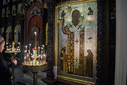 К Празднику в Никольском храме появился напольный киот с  иконой свт. Николая Чудотворца